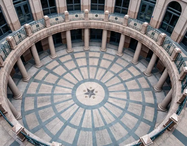the dome of the capitol building in austin, texas